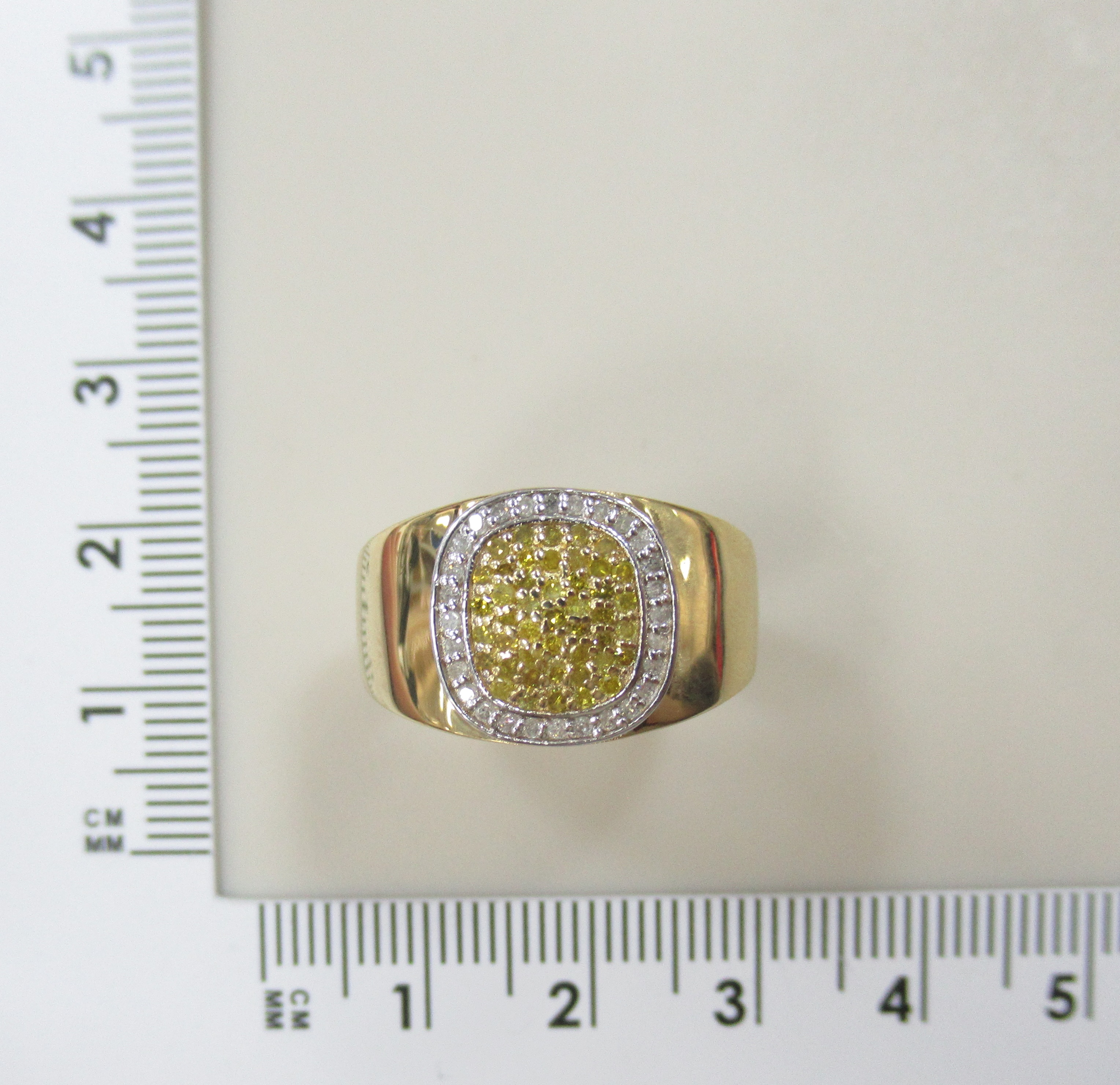 Серебряное кольцо с желтыми бриллиантами